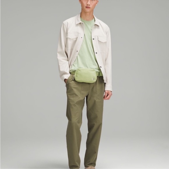 Lululemon Everywhere Belt Bag Edamame Green NWT - Picture 6 of 9